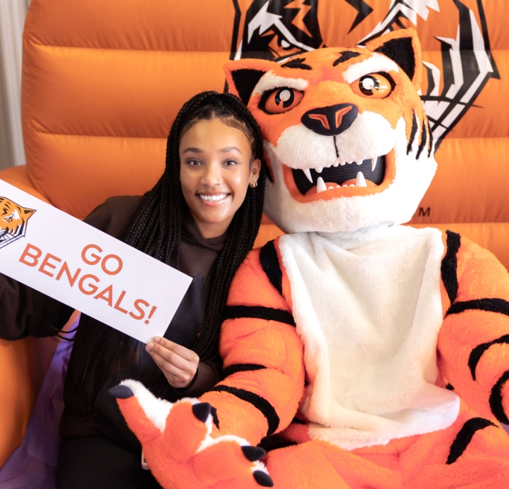 Student with Bengal mascot