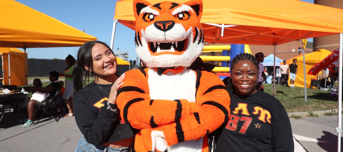 Benji Bengal with two female students