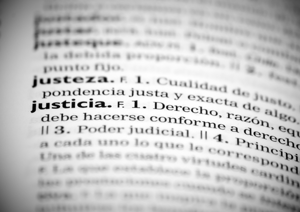 Entries in a Spanish dictionary showing the word "justicia."