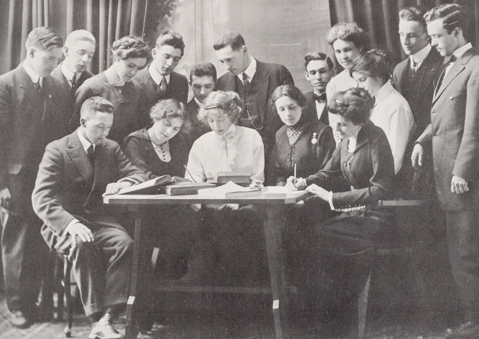 Black-and-white photo of the Record staff, 1913