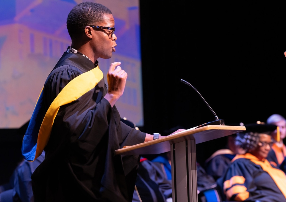 Edreys Wajed, ’97, an artist and entrepreneur, delivered an inspiring speech to the incoming Class of 2027 during Buffalo State University’s annual First-Year Convocation last month.